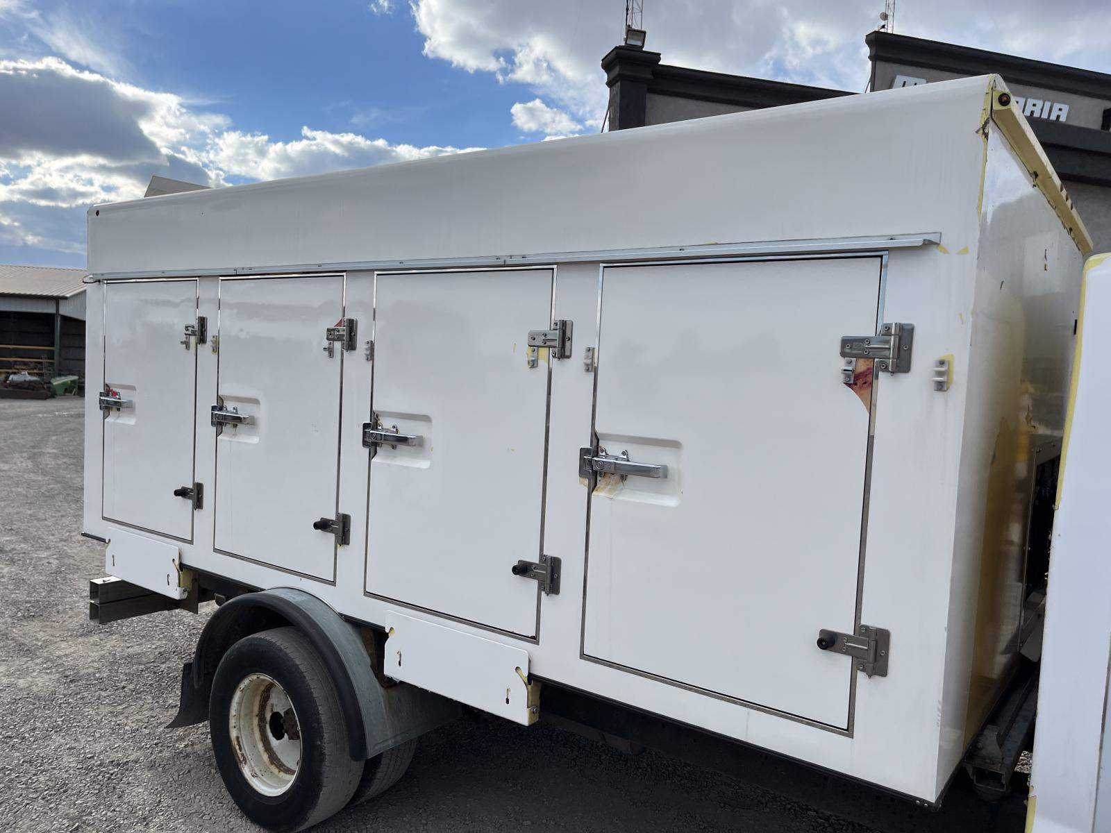 CAMIONETA CON CAJA REFRIJERADA COLD CAR